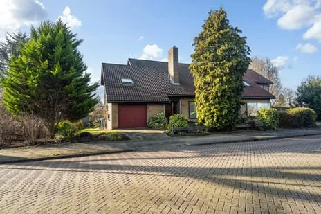 Twee-onder-één-kap te koop: V.d. Duijn van Maasdamlaan 4, Staatsliedenkwartier Woerden