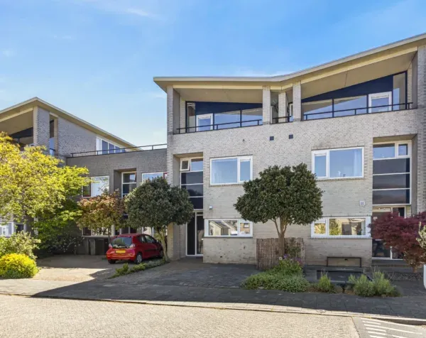 Tussenwoning te koop: Vaartuigenlaan 49, Molenvliet-West Woerden