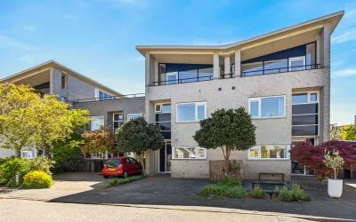 Tussenwoning te koop: Vaartuigenlaan 49, Molenvliet-West Woerden