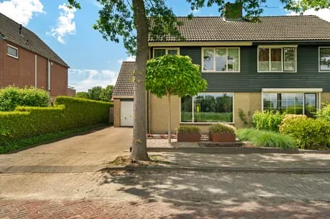 Corner house for sale: Vaartweg 21, Espel-woonkern Espel
