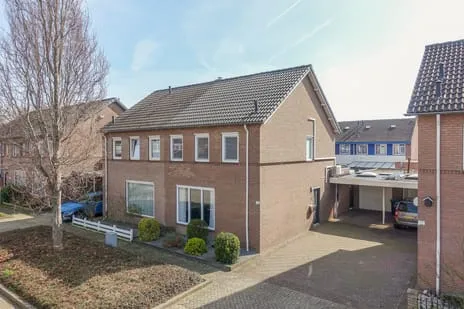 Twee-onder-één-kap te koop: Vaarzenhof 107, Raam Uden
