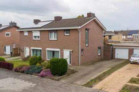 Twee-onder-één-kap te koop: Vaechshof 12, Oud Nieuwenhagen Landgraaf