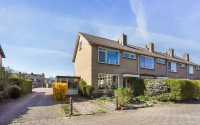 Tussenwoning te koop: Valckslootlaan 8, Oranjebuurt Hillegom
