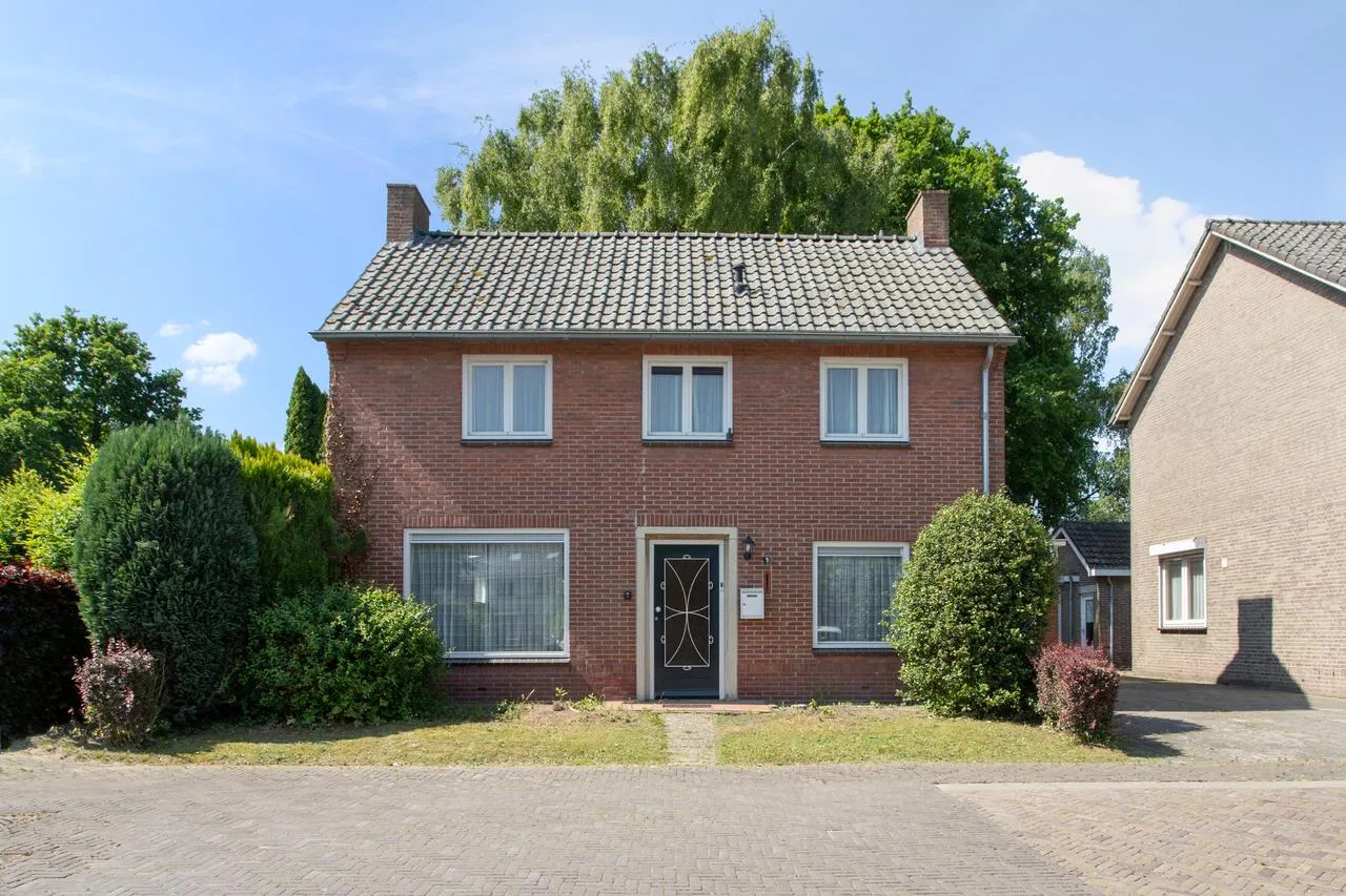 Vrijstaande woning te koop: Valensplein 1, Hoogeloon
