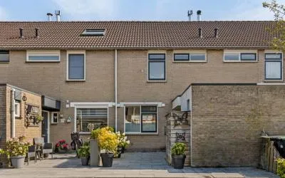 Tussenwoning te koop: Valeriaanstraat 29, Kruidenwijk Midden-west Almere