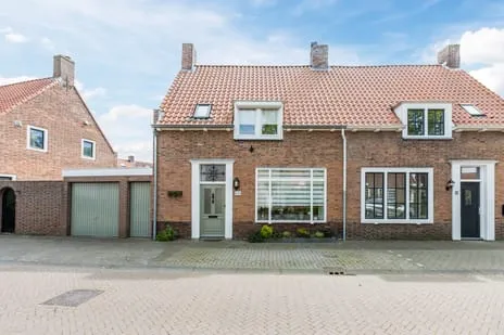 Twee-onder-één-kap te koop: Valeriusstraat 18, Warande-West Bergen Op Zoom
