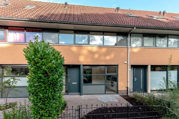 Tussenwoning te koop: Valetaweg 69, Almere