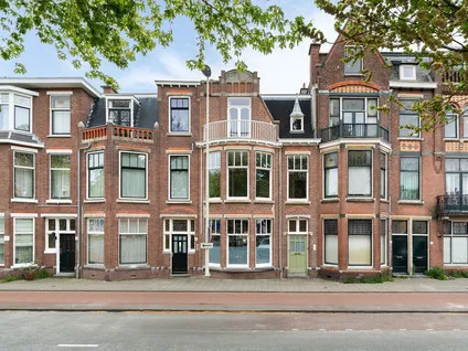 Tussenwoning te koop: Valkenboslaan 14, Valkenboskwartier 'S-Gravenhage