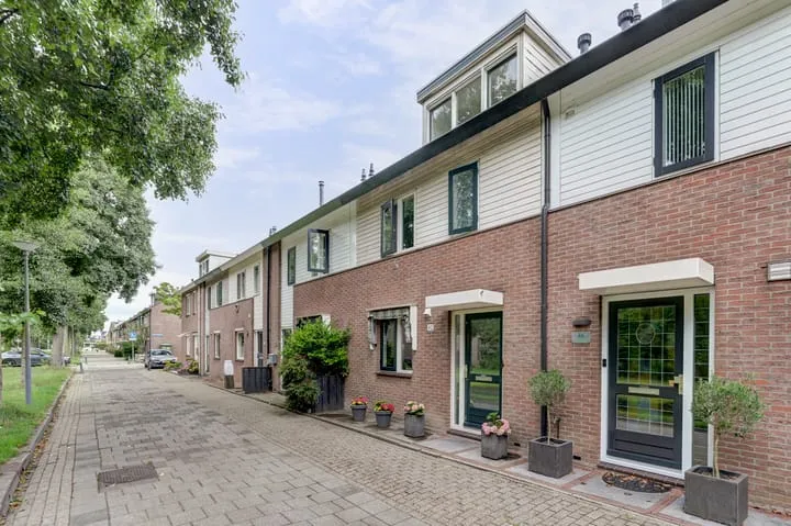 Terraced house for sale: Valkenburgsingel 42, Beverwaard Rotterdam