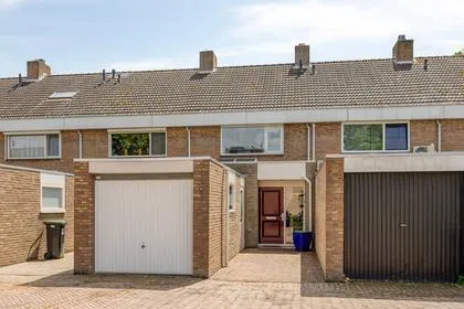 Terraced house for sale: Valkenhof 30, Hoogerheide Made