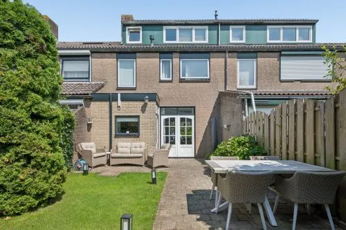 Tussenwoning te koop: Valkenhof 64, Nijkerk