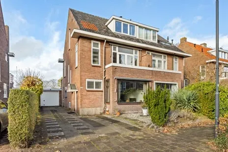 Tussenwoning te koop: Valkenierslaan 335, Breda