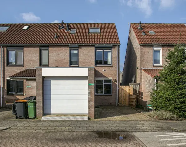 Corner house for sale: Valkenkamp 140, Valkenkamp Maarssen