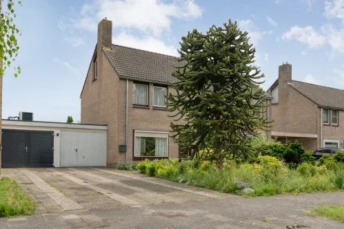 Tussenwoning te koop: Valkenlaan 36, Wolfsbos Hoogeveen