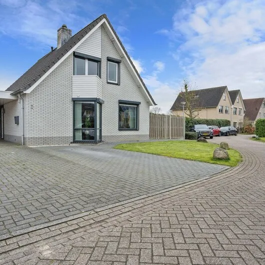 Vrijstaande woning te koop: Valkruid 21, Klazienaveen