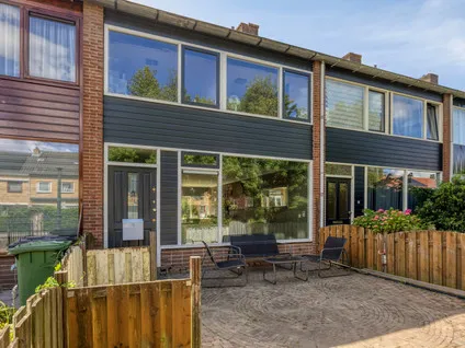 Tussenwoning te koop: Van Alkemadelaan 21, Rugge Brielle