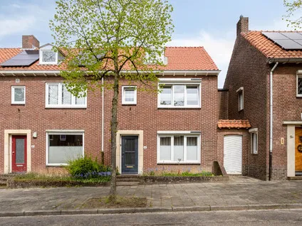 Tussenwoning te koop: Van Alphenstraat 4, Molenbergpark Heerlen