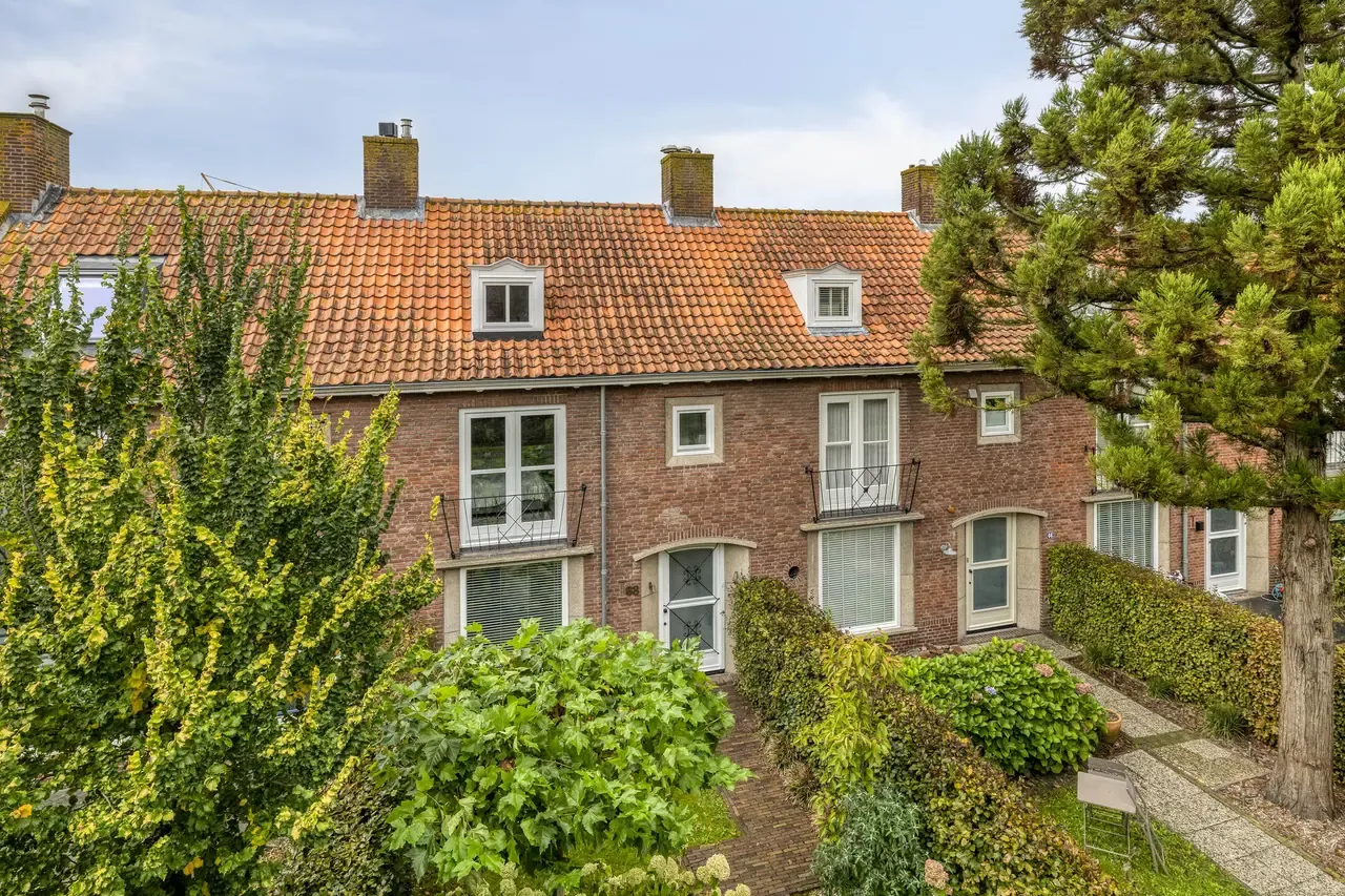 Tussenwoning te koop: van Assendelftstraat 68, Waalwijk