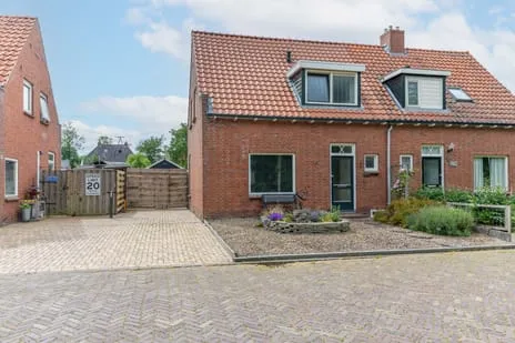Twee-onder-één-kap te koop: Van Aylvastrjitte 4, Ternaard Ternaard