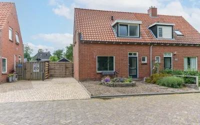 Twee-onder-één-kap te koop: Van Aylvastrjitte 4, Ternaard Ternaard