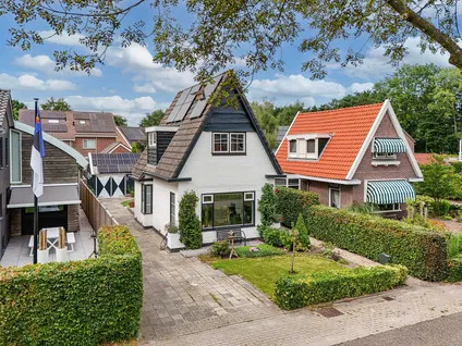 Twee-onder-één-kap te koop: van Beijma thoe Kingmaweg 9, Noord Heerenveen