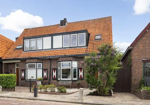 Twee-onder-één-kap te koop: Van Bemmelstraat 102, Verhoevenstraat e.o. Amersfoort