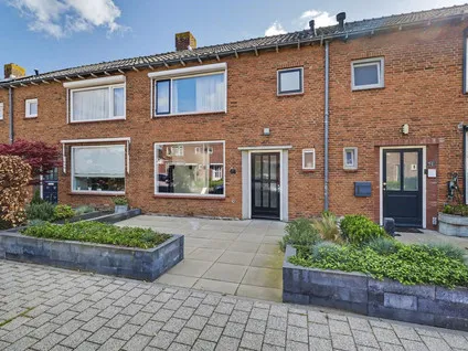 Tussenwoning te koop: van Berckenrodelaan 68, Besoyen Waalwijk