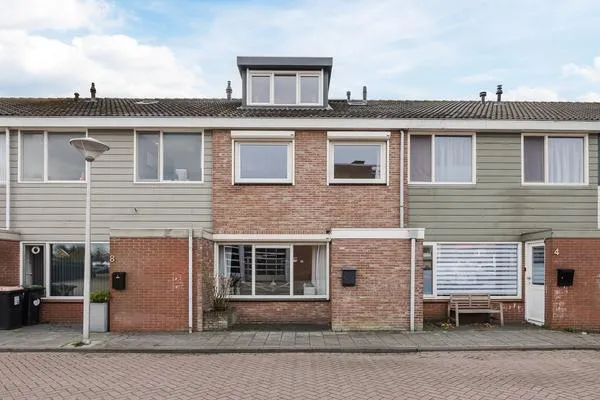 Tussenwoning te koop: Van Bredastraat 6, Steenbergen-Zuid Steenbergen