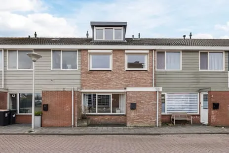 Tussenwoning te koop: Van Bredastraat 6, Steenbergen-Zuid Steenbergen (Nb)