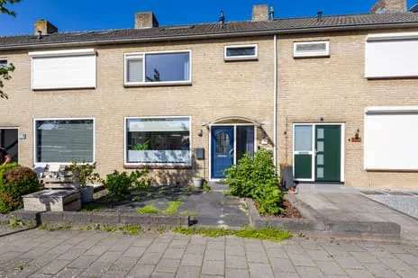 Terraced house for sale: van Brederodestraat 6, Kern-Dorp Giessenburg