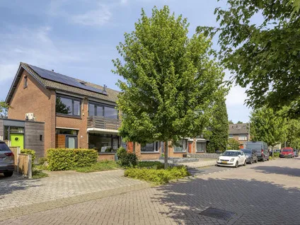 Terraced house for sale: Van Breestraat 49, Quirijnstok Noord-West Tilburg