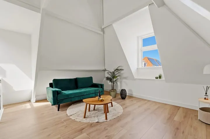 Studio for sale: Van Bylandtstraat 138D, Koningsplein e.o. 'S-Gravenhage