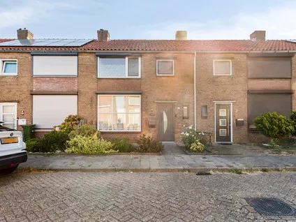 Tussenwoning te koop: Van Cantfortstraat 28, Lievenspolder Terneuzen
