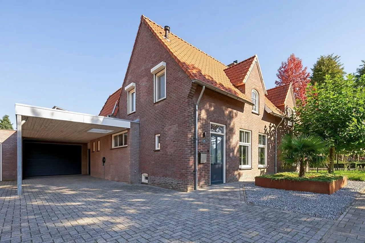 Twee-onder-één-kap te koop: Van den Elsenstraat 23, Hapert