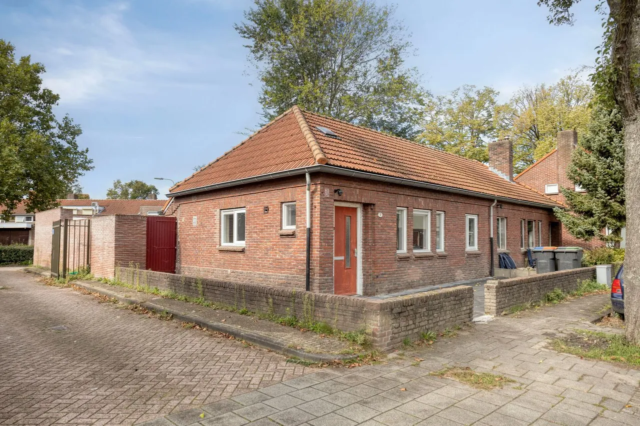 Twee-onder-één-kap te koop: Van der Aastraat 7, Tilburg