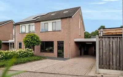 Twee-onder-één-kap te koop: Van der Brugghenstraat 1, Bergentheim Kern Bergentheim
