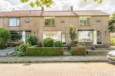 Tussenwoning te koop: van der Doeslaan 23, Maasdam Woonkern Maasdam