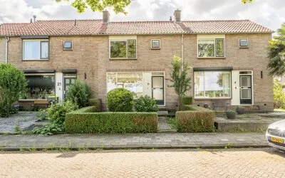 Terraced house for sale: van der Doeslaan 23, Maasdam Woonkern Maasdam