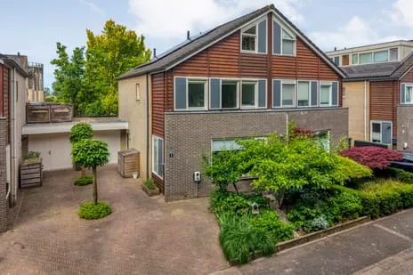 Tussenwoning te koop: Van der Graaffmarke 8, Oldenelerbroek Zwolle