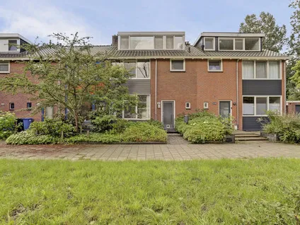 Tussenwoning te koop: Van der Helmstraat 421, Het Lage Land Rotterdam