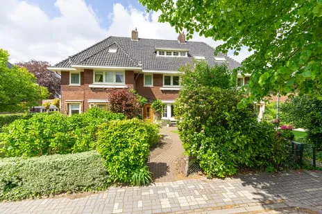 Tussenwoning te koop: van der Helstlaan 25, Rembrandtpark Naarden
