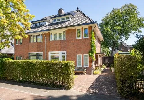 Semi-detached for sale: Van der Helstlaan 29, Schilderskwartier Hilversum