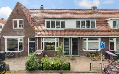 Tussenwoning te koop: van der Helststraat 3, Julianapark Leeuwarden