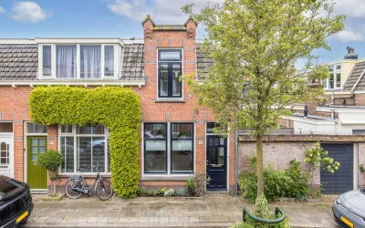 Tussenwoning te koop: Van der Helststraat 9, Schildersbuurt Utrecht
