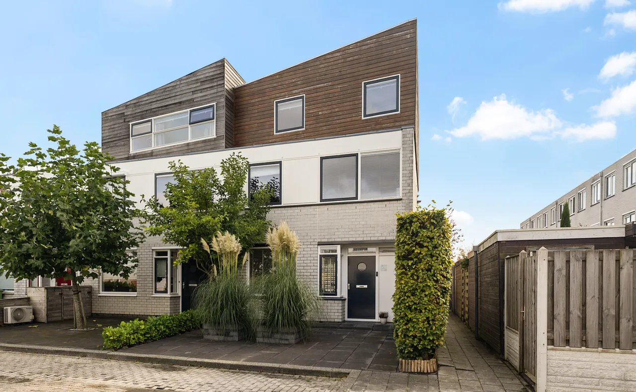 Hoekwoning te koop: Van der Vlugtstraat 1, Groningen