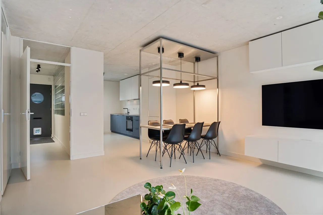 Tussenwoning te koop: Van der Voortvaart 11, 'S-Gravenhage