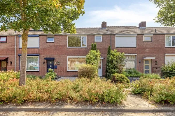 Tussenwoning te koop: Van der Waalsstraat 41, Terneuzen