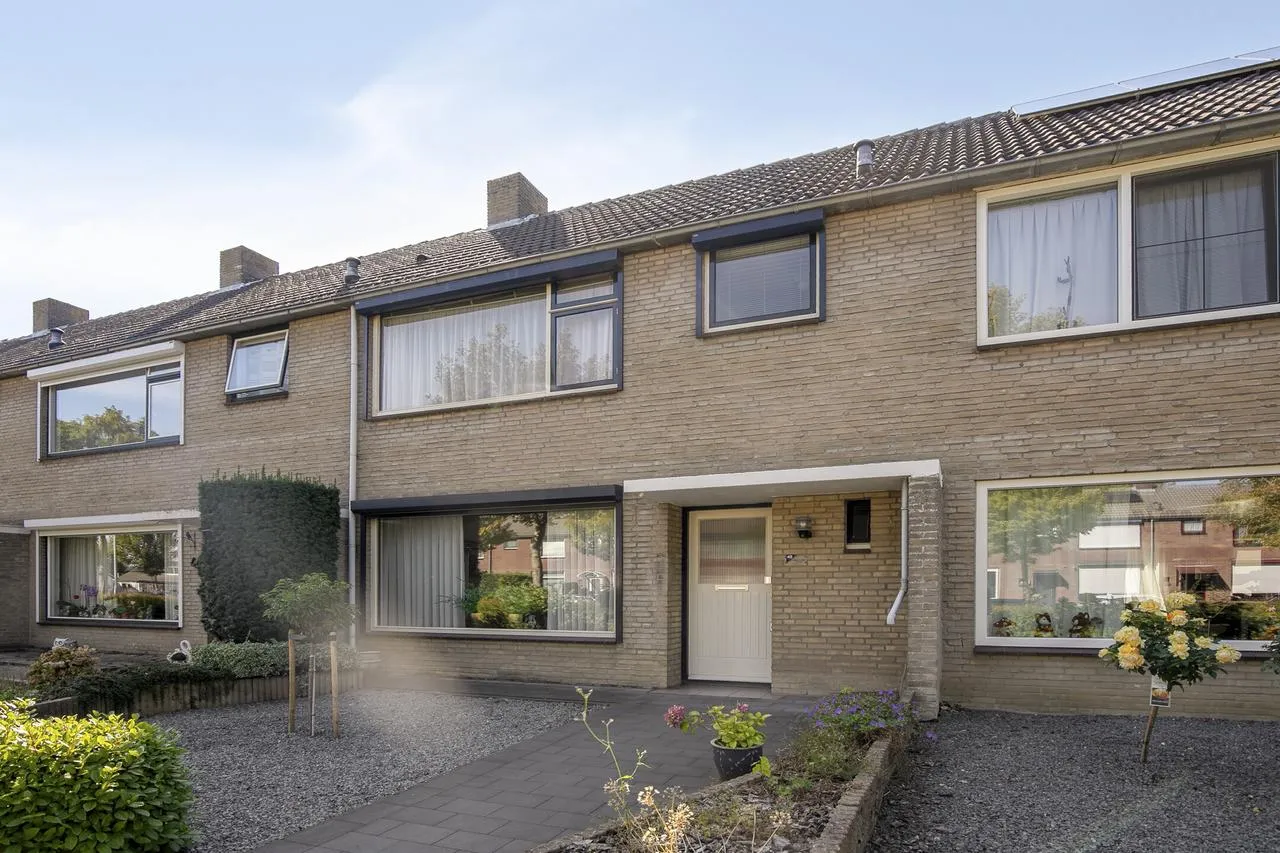 Tussenwoning te koop: van der Waalsstraat 48, Terneuzen