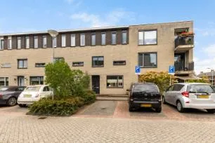 Tussenwoning te koop: Van der Zaaghof 1, Nijkerk