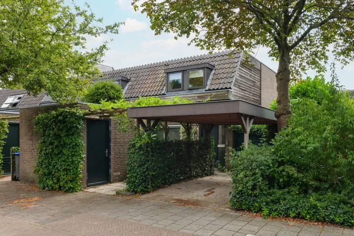 Hoekwoning te koop: Van der Zaenlaan 15, Zeeheldenkwartier Hilversum